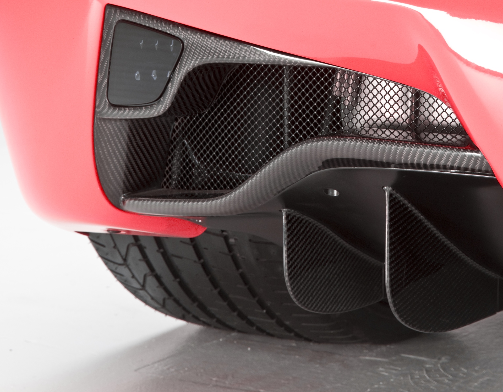 Ferrari 458 Italia: Carbon Fiber Rear Apron: Grill Cover fits the