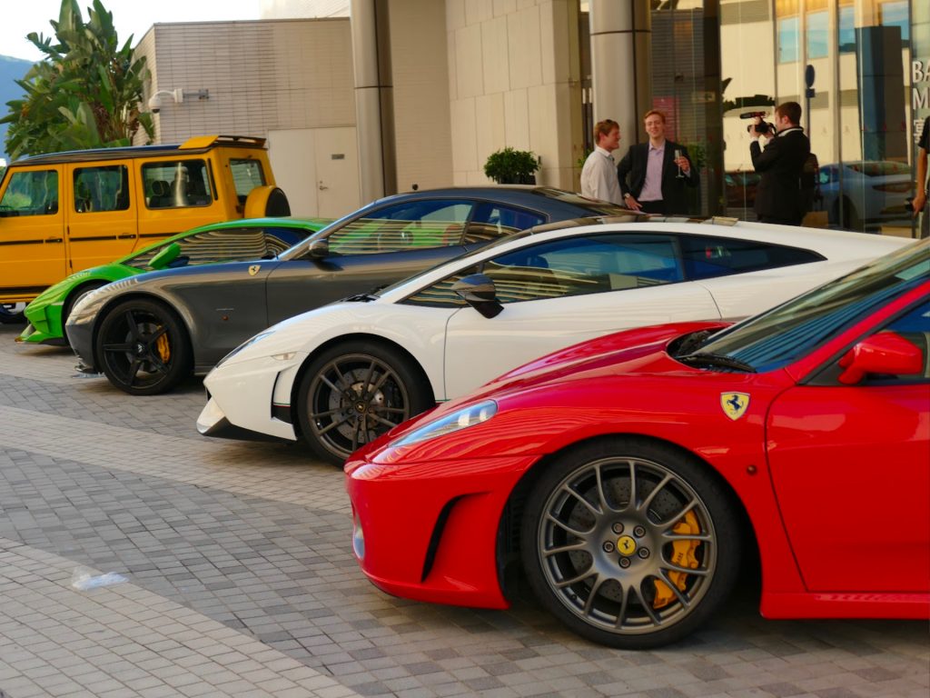 Cars lining for the the Giro Dubai event