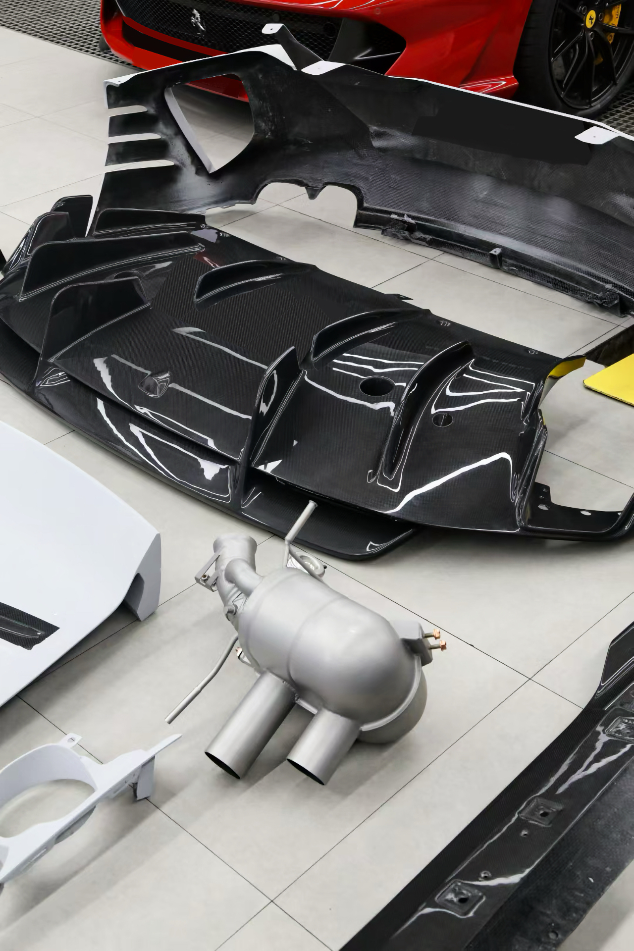 Ferrari 812 Competizione Facelift Body Kit Carbon Fiber , Rear Diffuser