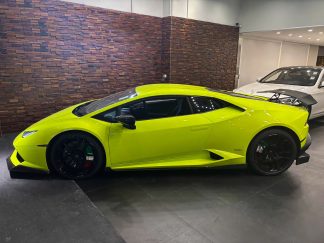 DMC Lamborghini Huracan Berlin Body Kit: Carbon Fiber Side Skirts